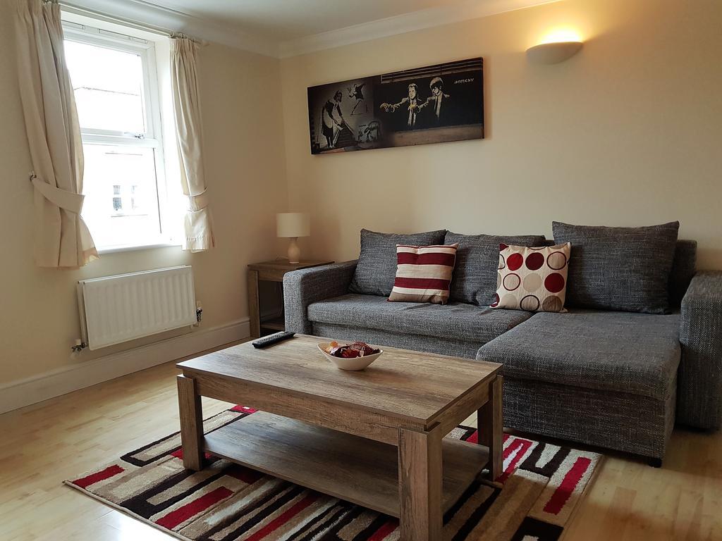 Godwin Court Apartments Swindon Exterior foto